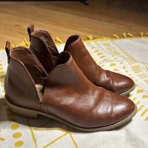 Universal Thread Nora Cut-out Ankle Bootie 8.5 Women's Cognac Brown Faux Leather